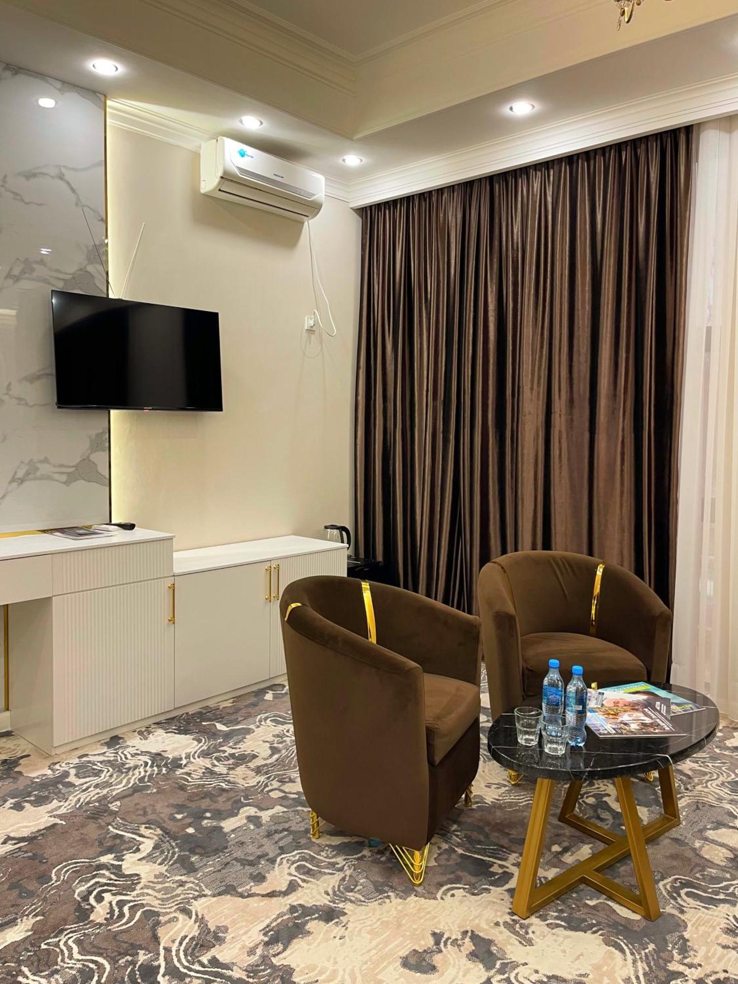 Hotel Jasmine à Taraz Extérieur photo