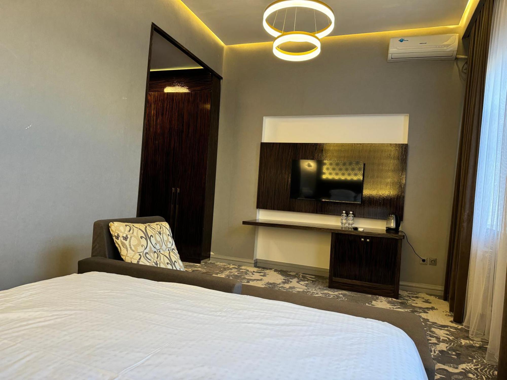 Hotel Jasmine à Taraz Extérieur photo